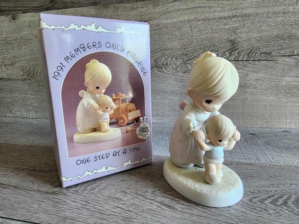Precious Moments One Step At A Time PM911 1991 Members Only Figurine W Box